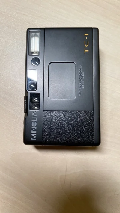 美能达tc-1周年限量版，黑色，成色很好，镜片和内舱很干净，都没划痕，测试功能都好，金色型号标记很配。