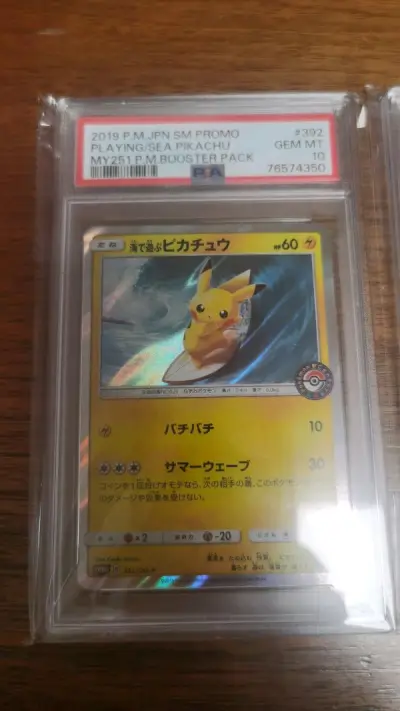 亮闪闪的雷丘和冲浪皮卡丘，谁不想拥有呢～下单之后很快就邮寄到手啦，包的也好，卡也完美无瑕，非常赞的购物体验