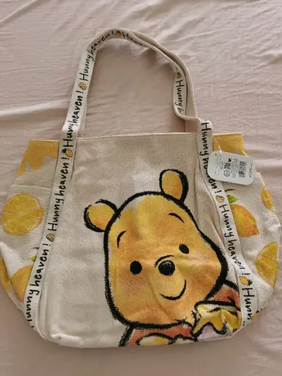 9.6发出，9.20收到，共计14天。重量2980g，蹭到了一张92运费券，抵扣1127积分后，运费117r。是最便宜的一次航空件了！柠檬噗噗皮杰的包包真的找了好久才刷到！成色超新！大容量！带拉链！棒呆了！