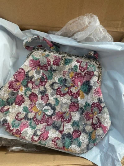 真不错真不错，这箱物流很快！！！包装裹的超级严实了！！拢共只有3样东西，每一件都包裹的厚厚的泡沫纸！！最后还有一个总的泡沫纸减震！！买过这么多次，东西从来没有受损过！！！一如既往的好！！！！