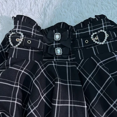 第三次在挖煤姬下单喜欢的品牌的衣服了~包装完整 衣服裙子都跟卖家描述没什么区别！国际快递真的很快！半个月就收到了 希望合单审核时间更快一点~