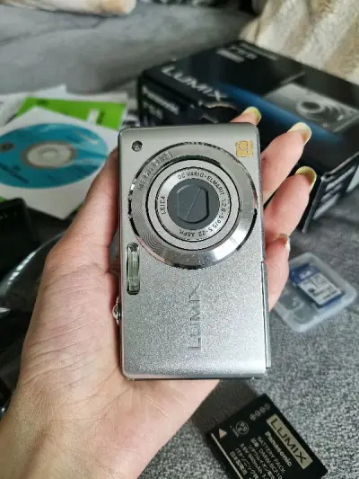 这一单总体的体验还是满意的，但是还是存在一些小瑕疵，小问题，希望继续努力，物流也还算顺畅，推荐大家购买，就是现在CCD的价格越来越高了