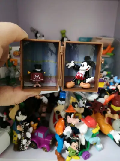 又是高飞，高飞车车存钱罐，柜子里又多了几只小可爱，这次用了竹蜻蜓，比海运节约一半时间，每次开快递都好期待啊，免手续费也买了好多，希望以后还有免手续费的活动