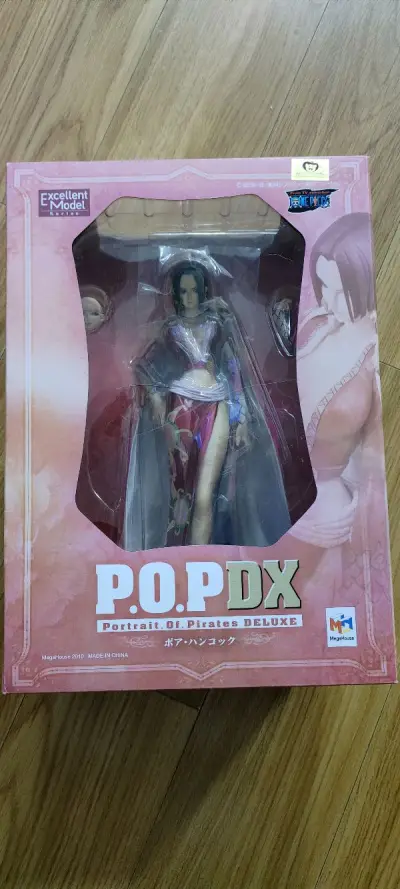 还不错的一次购物，pop女帝 zero女帝都非常满意喜欢，还有一个7－11 限定的不锈钢水杯加一个台架，开心