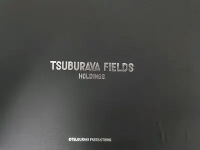 购买前曾经纠结过，不过到手后还是觉得物有所值的。徽章和剧照放在一起很有感觉，两种摆放在一起相得益彰，很有收藏感。如果只是把其中一种单独拿出来，观感则会差很多。三款都是初代奥特曼。这样的收藏既是致敬初代，也有些回归原点的意义。对于奥特曼的粉丝来说，这款收藏应该是必备的...