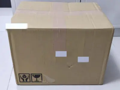 这次是和朋友四个人一起买的东西，因为东西比较多，而且总金额较高，所以清关花了比较久的时间。不过到手后看了一下，品相都相当棒，而且平均价格也比现在国内的市价要低 100-300 不等，算是比较实惠