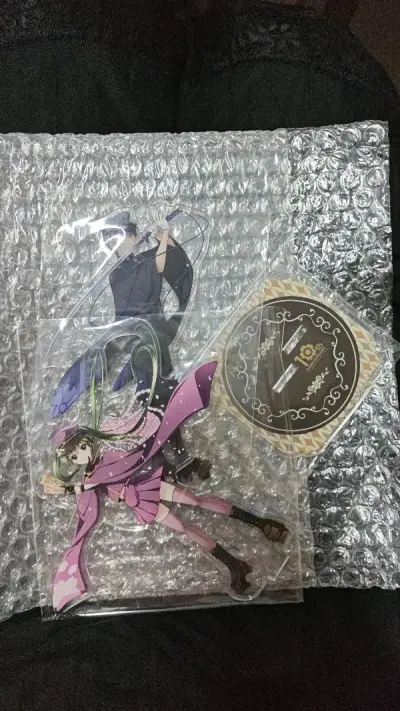 第一次日淘，包装的很好，物流也比想象的要快，就是税有点贵qwq很喜欢这个千本樱的立牌，国内收太贵了于是捡了漏