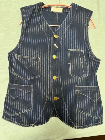 挖煤一发不可收拾，一大包衣服合单，碰上合单优惠活动，没有手续费，合单之后运费还是很划算的，淘到了绝版的freewheels的马甲，喜欢！