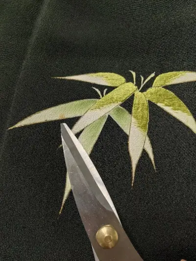 这次合单的宝贝里有两件很好看，颜色也非常还原，和卖家图片几乎没有差别。另外两件是之前踩过坑的卖家，头铁又买了，无可避免又有挺大色差的。用挖煤姬海淘真的很方便，省去很多需要操心的环节。