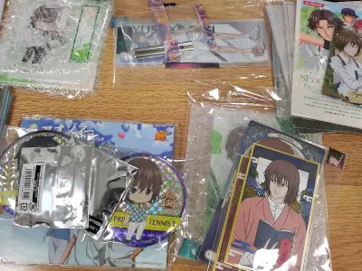 用的船运也非常快！ 打包的都很好很用心
卡片吧唧都完好
一个个拆开的时候很开心！
还有几单在路上
希望顺利！