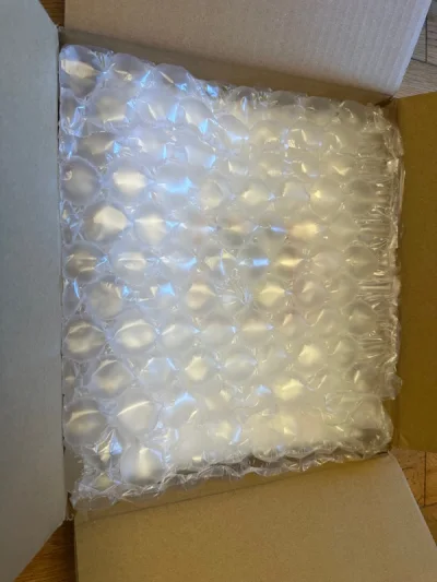 从日本买的报纸一如既往的顺利出关东西包装的很好快递也很快差不多一周时间可以收到了没有遇到任何问题满意～