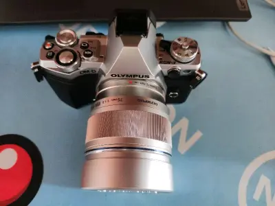 又看到奥巴一个好看的镜头果断入手一波！
这次和以前不一样我选择了日本ems 速度堪比国内顺丰 超级快！大约一周就可以收到了。
只是收到的iPad和描述差了一点有点沮丧！
其他还是超级满意的