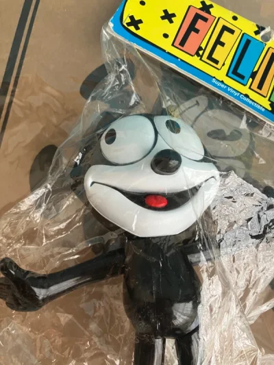 今天收到的一箱海运件，外箱干净无压坏无破损。箱内物品无受损，泡泡纸保护到位，虽然泡泡纸漏气的比较多，但都没坏。