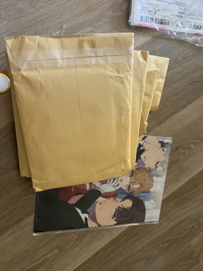 第一次用挖煤姬很顺利的就收到了 美美在北美二次元盆地实现单机吃谷自由 EMS也很迅速寄到北美只花了一周包裹被保护得很好 立牌吧唧和文件夹都没有伤
因为免了手续费所以切到了很多好价 p3三个木兔立牌只要2699yen！！
	
yhm包装的很好 谷子也非常美丽
	
以后...