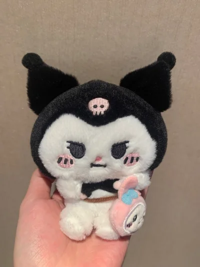 趁着开学季活动猛买了一波，三丽鸥ぬいぐるみ真是捡了大漏，每个脸都好正，柯南app立牌自己去抽了一大堆都没有小柯，一锅端了四个开心～跟くら寿司合作的文件夹简直不要太好看！