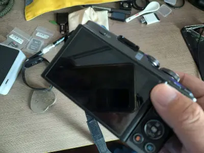 成色非常新，快门有1000多，看来卖家用的不算多，这个机器我买过好多次，也出过好多次。总得来讲我很喜欢这种小机器。很好玩。