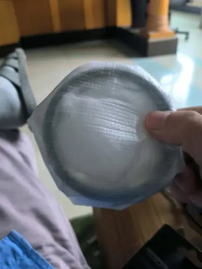 我原先镜头的镜头盖有了刮痕，自己有点强迫症，一定要重新买一个弥补一下。这个虽然是二手的，但是看起来完全是新的。