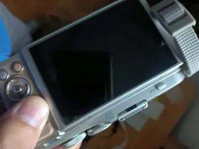 成色非常新，快门有1000多，看来卖家用的不算多，这个机器我买过好多次，也出过好多次。总得来讲我很喜欢这种小机器。很好玩。