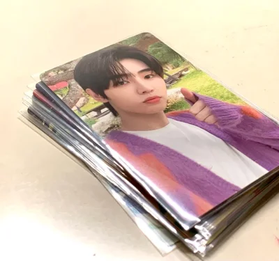 成功的一次购物！从下单到到货都很顺利。本来担心小卡片会容易弯折，遇到的卖家都很好，用卡膜每张都保护好了，也有硬纸板加固。以后买卡可以来挖煤姬啦。
挖煤姬自身的加固也特别给力，泡泡纸给的真的真的很多！拆开的时候被震惊了，东西外壳完全没有压损。
快递的盒子外侧还有防水的...