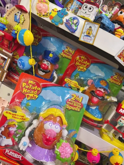 海淘虽然需要等待 但是真香啊 买到了好多很难买的绝版玩具 开心开心开心 以为海运要等一个月 前后20天就到了好爱土豆先生啊 