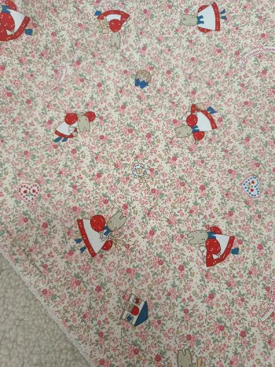 感谢海淘让我体会到捞布的快乐啊～这些在国内真的买不到，某些布贩子手里的价格高的离谱～1987年的中古茉莉兔～美国的草莓女孩布料～