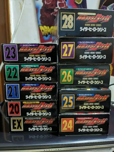 年后的第一次使用竹蜻蜓，也是两个星期左右送到，种类多选这这个真的划算以及省心。2000年万代推出的17cm拉打kuuga软胶，买不起真骨雕也只能买这个玩玩，虽说是老物，但是涂装是真的不错，细节刻画也有做到。