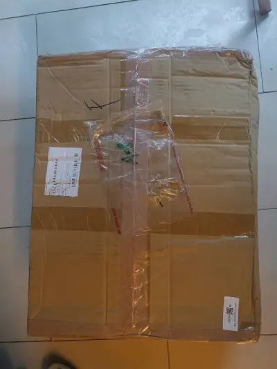 这次海运因为被抽检了，到达时间迟了一个多月，不过还好顺顺利利收到了，也没有缺失和被税，算是很幸运了。有一个日历包裹得非常严实，没有卷起来包装，虽然占据了不少空间，但也算是尽最大的保护了，其他的也还算好，会继续支持挖煤姬海淘。