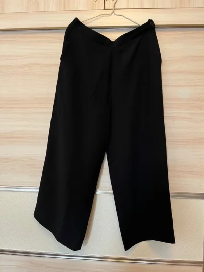 非常不错 刚刚好、垂坠度也非常好，好喜欢爱马仕的衣物，感觉很不错，穿着凉快，长度也合适，感觉不错，希望淘美物