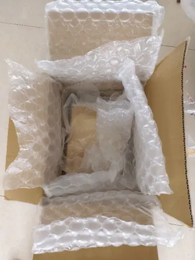 这是在挖煤姬第一次海运，当时还担心会花很久时间，不过1个月内总算到家了。过了20多天箱子还是很完好，里面有好几层泡泡纸包着，一系列动画bd每一卷都拿泡泡纸仔细包装过了，光是拆这些就废了好大力，多亏了这些保护，商品都完好无损。