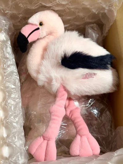 又是我喜欢的一箱，满满的幸福感，毛绒动物经过几十年仍旧品相优秀，感动于他们的认真和用心，卖家真的很负责，做事精益求精，平台包装也值得托付，让喜欢玩偶的我爱不释手，停不下来的买买买，以后希望能买到更多好玩的玩具～