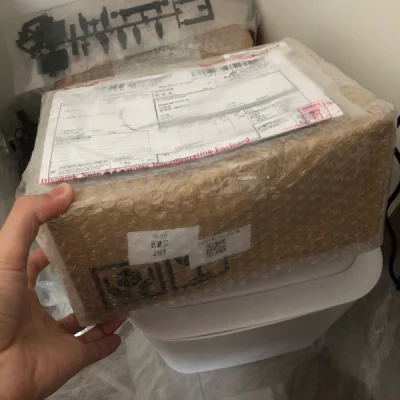 这箱货值挺高的，看到外箱凹陷进去了，一向遇到价格贵的，就容易碰到这种事。要是没有加固服务，不知道又是什么样子，建议对货值高的包裹，用坚固的箱子。