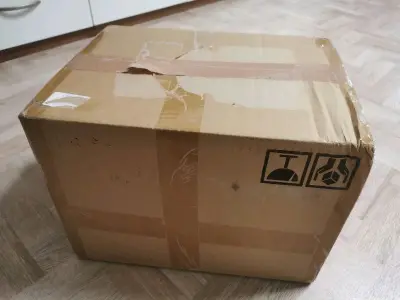 第28回来啦，这次东西比较重，所以走的ems海运，大概不到一个月的时间就到国内了，算是一个比较正常的时间吧，没有选择加厚内包里面也垫了蛮多泡沫纸，包装也都很结实妥当，挨个拆开之后东西没有缺件或者损坏，总体满意。