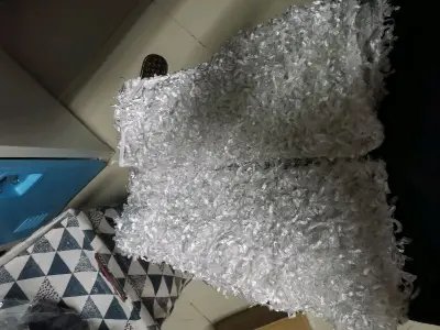 第一次在这个平台上买衣服，绿色那件下水会有点点掉色，但是版型是真的好看，也很显白；另外那件是好不容易抢到的，设计很特别，是薄薄的那种。寄过来的时候被税了六十多。