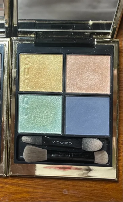 114夏季限定澄碧  121圣诞限定寒花
平均一盘293
第一次挖煤姬购物，收到的和看到的一样，包装完整，没有出现损坏、污渍。物流一周（算上合单时间）到手，很快很顺利，因为东西少没有被shui，是非常满意的一次购物！

澄碧是一盘非常夏天的盘子，清波微扬碧海蓝天感，...