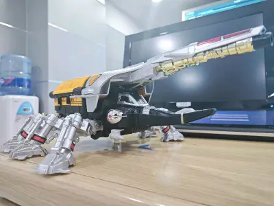 东西很不错，重甲战队载具算是收集完毕了，下次准备买买武器啥的，涂装瑕疵少很便宜，太不错了，下次还会继续买