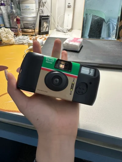 惊喜！这单淘到了佳能巨好看，成色也很
新，ixus系列拍人拍景都很能打。另外淘到了一款宾得胶片机，非常小巧！
挖煤姬物流一如即往的给力，天津港二十多天就到了，比之前快得多！