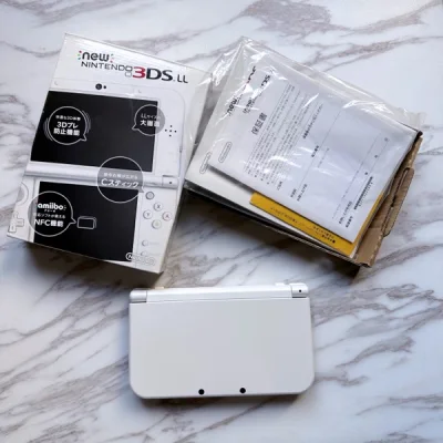 很可惜还是有点小瑕疵所以打算出掉 想收一台完美的新大三是很难的 好运气还买到了swimmer新大三保护壳很开心