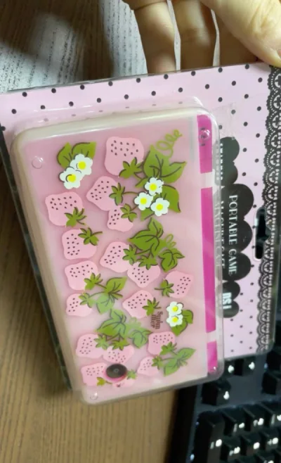 走狗屎运买到稀有保护壳 太漂亮了 很搭配我的ndsi 国内卖300我100块钱多就买到了 很开心很喜欢挖煤姬最棒