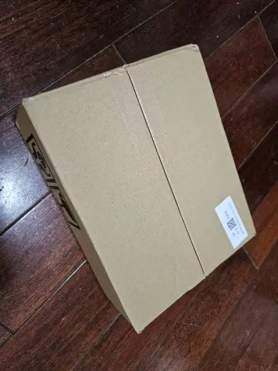 最新的一张录音。从tower官网买的。速度非常快。包装也不错。可以在演出之前去要签名儿了。很满意的一次购物。