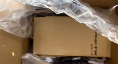 真的很快之前选的途径都是一个月左右到货，卖家包装虽然很单薄但是没有损伤到物品，比上次箱子小很多直接从快递柜去出来的