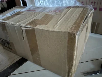 第一次走海运，箱子很牢固，内地大概不到一个月一堆LiSA的专就到手了，里面的东西也是包的严严实实，真不戳，而且海运也可以抵扣积分，还可以自己填面单，简直不要太划算，这次又没有被开箱也没被税，我爱我的家乡～