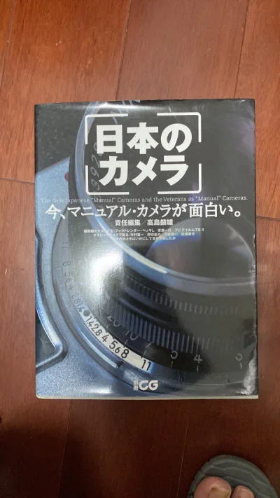 小本徕卡入门书，专注徕卡入门介绍。主要胶片相机介绍，大开本，135-120都有。徕卡系列产品的介绍，胶片和数码。