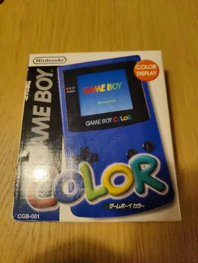 gbc陆陆续续收了三台不同颜色的，乐趣慢慢变淡了，一台玩，两台收藏，享受游戏本身吧。北京的国际物流太快了，但是感觉挖煤姬的合单速度变慢了，是生意越来越好了吗？