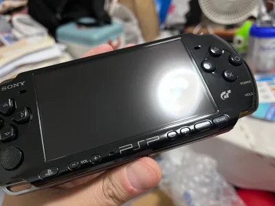 说来话长，买了三个掌机，因为一个商家一周才发货，所以前后等了两周多，才凑好了三个订单，盼望着和单以后，省一点运费一起收到。
无奈过关的时候，因为价格超过一千块被无奈退回，退回的过程也是无比漫长的等待。9月中旬终于退到了根据地，申请拆单又是一周，如今分别通过空运收到了...