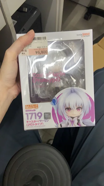 四周都有气泡垫子 真的非常感谢了 即使骏河屋裸寄粘土人 盒子也没出大事 yhm都包装的非常好 这次又免税通关了好多东西接着买买买