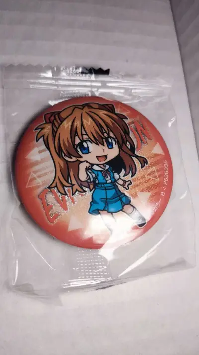 挖煤姬的打包还是一如既往的好，垫了很多泡泡纸缓冲，这一次虽然没有泡泡纸加固，但东西还是包裹的很好。新到的吧唧也很漂亮，还有小扭蛋♥