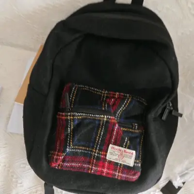 现在海关越来越严了，不达到税点也让交30申报，不过包包很好没啥问题，很轻也蛮好看。希望下面几单顺利拿到。