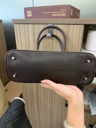 包包成色好好。平台打包非常细致，里三层外三层，到我手里的时候完好无损。以后还会在挖煤姬上买，算下来比国内中古商便宜