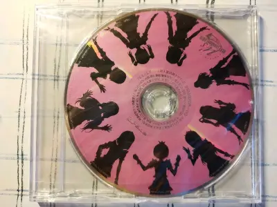 竹蜻蜓确实适合这种价低量少还不重的商品，竹蜻蜓也用了几次了，没出现过CD盒损的情况，还是值得信赖的。