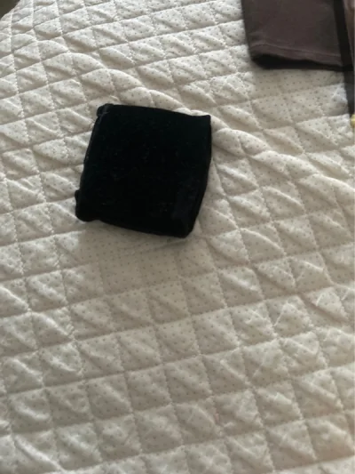 我之前把钱都花在衣服鞋包上，现在都花在体验上，包括眼耳鼻舌身意六个部分。比如去看美景、看演出、看电影；去听演唱会、音乐会；买花闻花香；去品尝美食；去做按摩、做SPA；买到能丰富自己精神世界的眼影，感谢挖煤姬